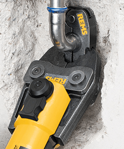 Ein REMS Pressring in Verbindung mit einer REMS Zwischenzange