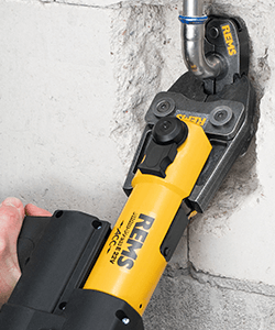 REMS Zwischenzange mit einer Pressmaschine und einem Pressring