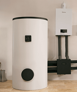 Vaillant Warmwasserspeicher neben einer Gasheizung