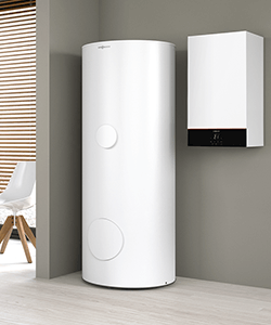 VIESSMANN Vitocell Warmwasserspeicher neben einer Vitodens Gastherme
